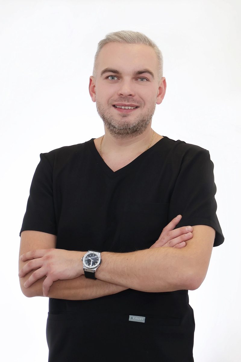 lek. Adrian Wiatrowski - internista, lekarz medycyny estetycznej Perfect Hair Clinic Katowice